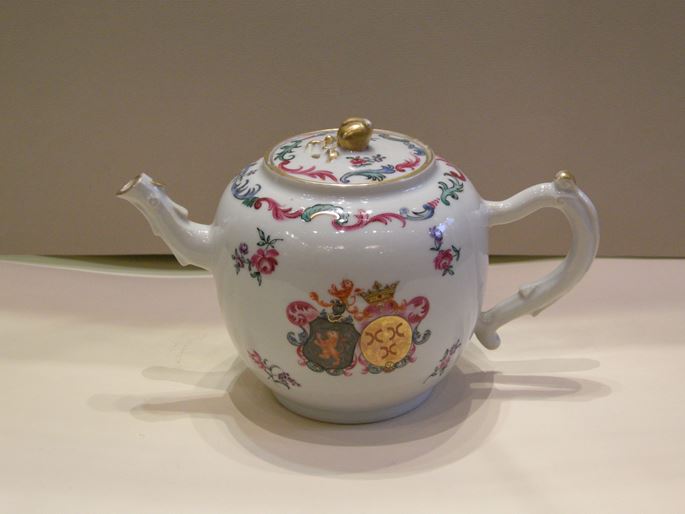 Armorial Teapot &quot; Famille rose&quot; | MasterArt